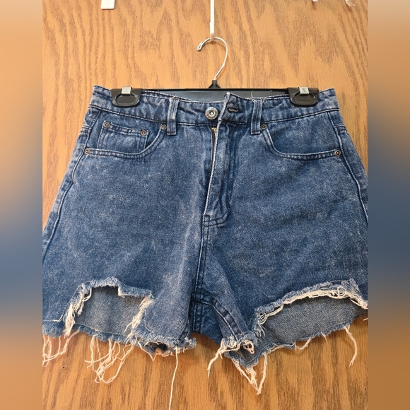 Very cute, high waste, distressed denim jean shorts. Great condition, size small - Picture 5 of 5